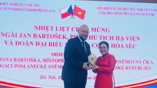 VUFO President Nguyen Phuong Nga welcomes Czech legislative delegation