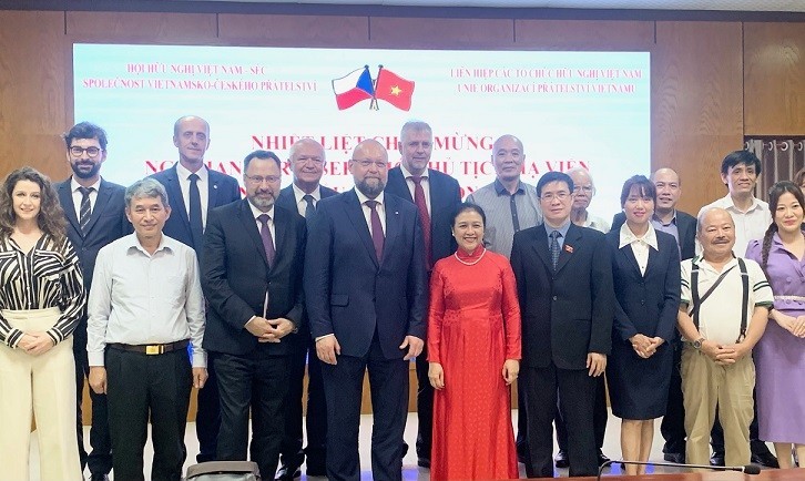 VUFO President Nguyen Phuong Nga welcomes Czech legislative delegation