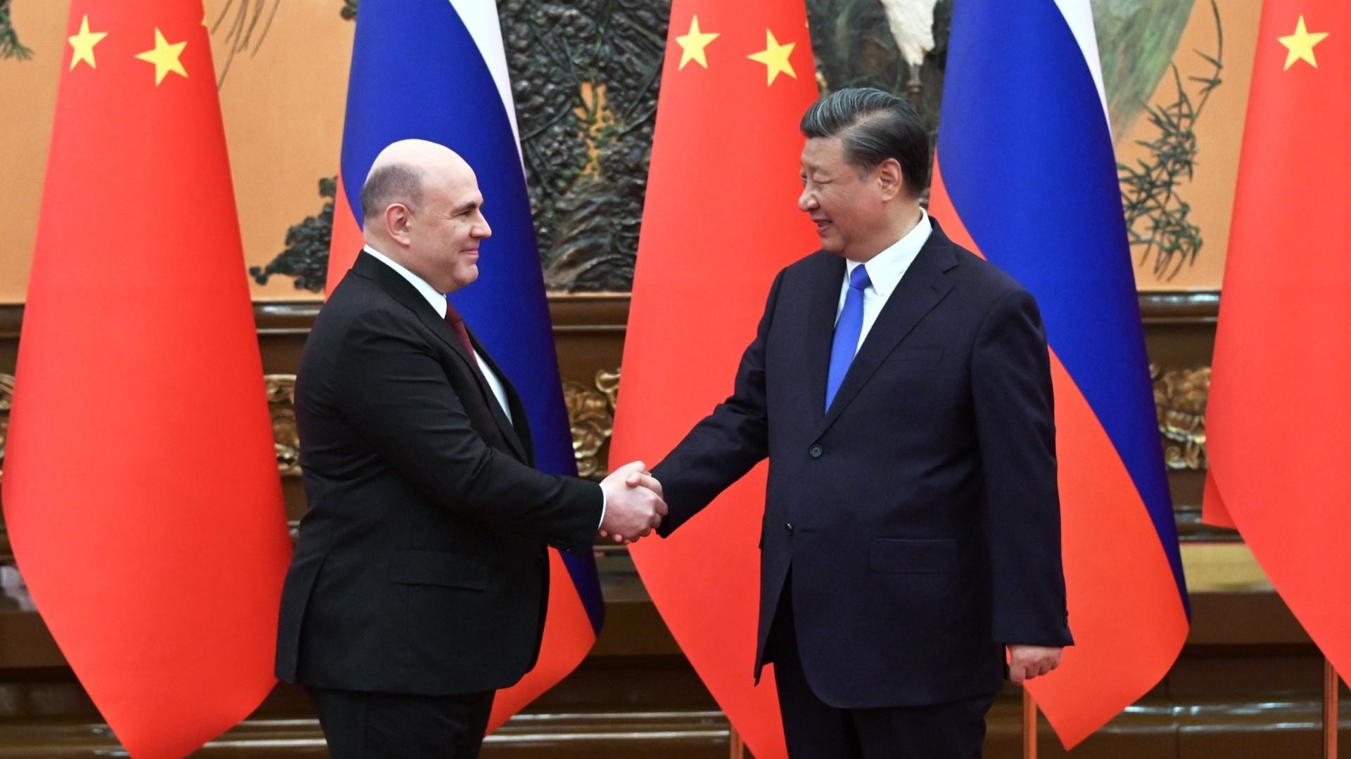 Thủ tướng Nga gặp Chủ tịch Trung Quốc: Tỏ trân trọng quan hệ với Bắc Kinh, tuyên bố 'kề vai sát cánh'