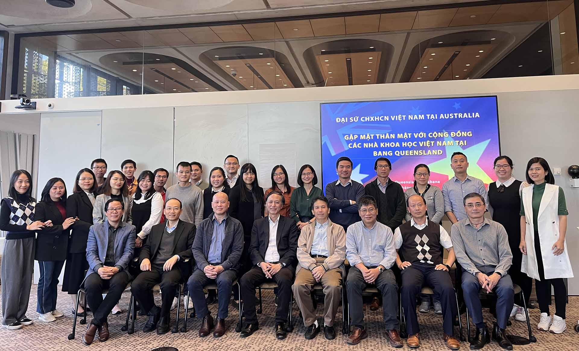 Đại sứ Nguyễn Tất Thành gặp mặt cộng đồng các nhà khoa học người Việt tại Queensland.