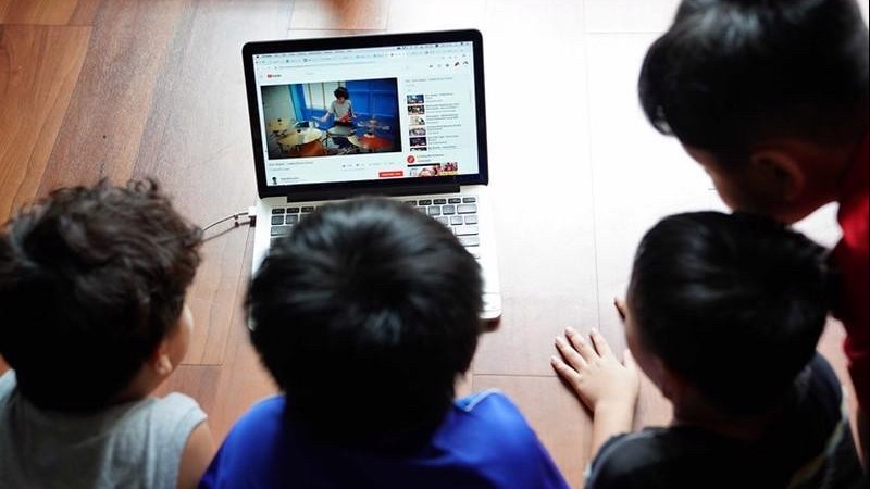 Bác sĩ Mỹ cảnh báo tác hại của mạng xã hội đối với sự phát triển não bộ trẻ em