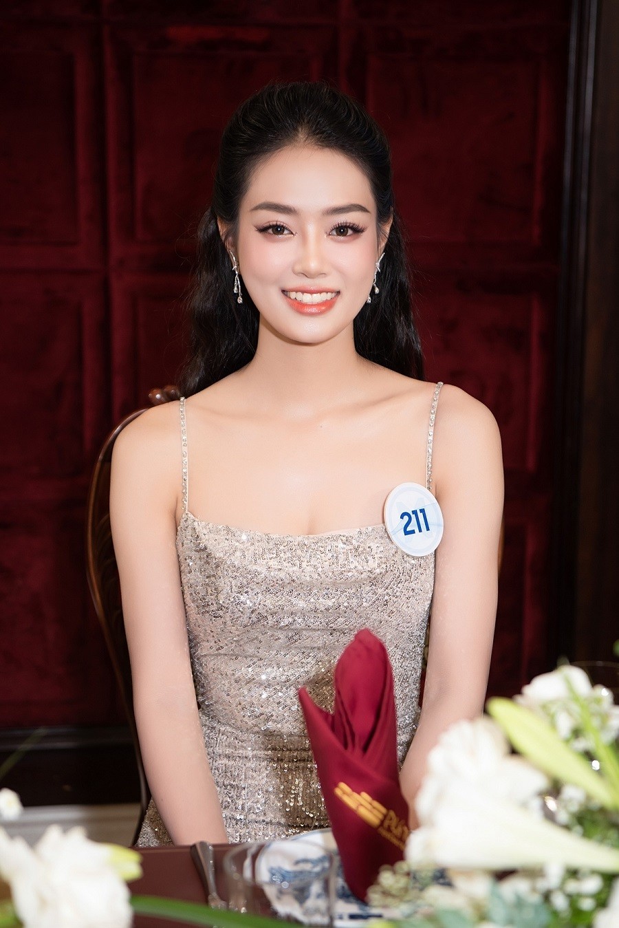 Bùi Khánh Linh gây chú ý ở cuộc thi năm nay vì là gương mặt quen, từng vào top 10 Miss World Vietnam mùa trước.