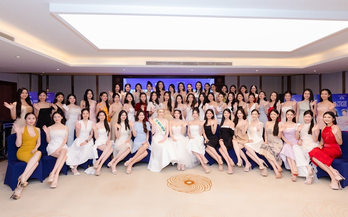 Sáng cùng ngày, top 59 chung khảo Miss World Vietnam 2023 có buổi gặp đương kim Miss International 2022 Jasmin Selberg và Á hậu Phương Nhi. Họ cùng giao lưu, chia sẻ kinh nghiệm thi sắc đẹp. Sau đó, các thí sinh được ban tổ chức trao số báo danh.
