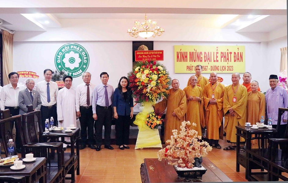 Vesak Day 2023: VFF leader visits Buddhist establishments