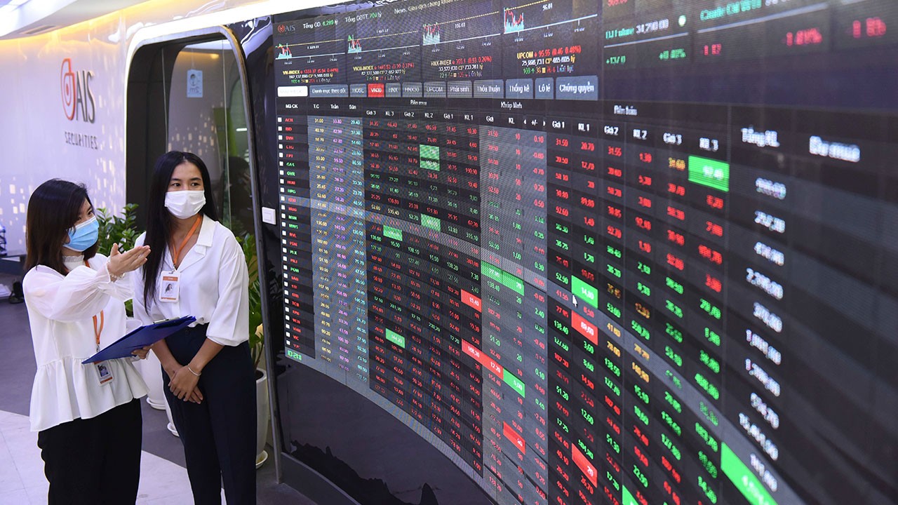 Kinh tế Việt Nam 6 tháng cuối năm 2026: Không thiếu sức ép, không thiếu cơ hội Kinh tế Việt Nam 6 tháng cuối năm 2026: Không thiếu sức ép, không thiếu cơ hội