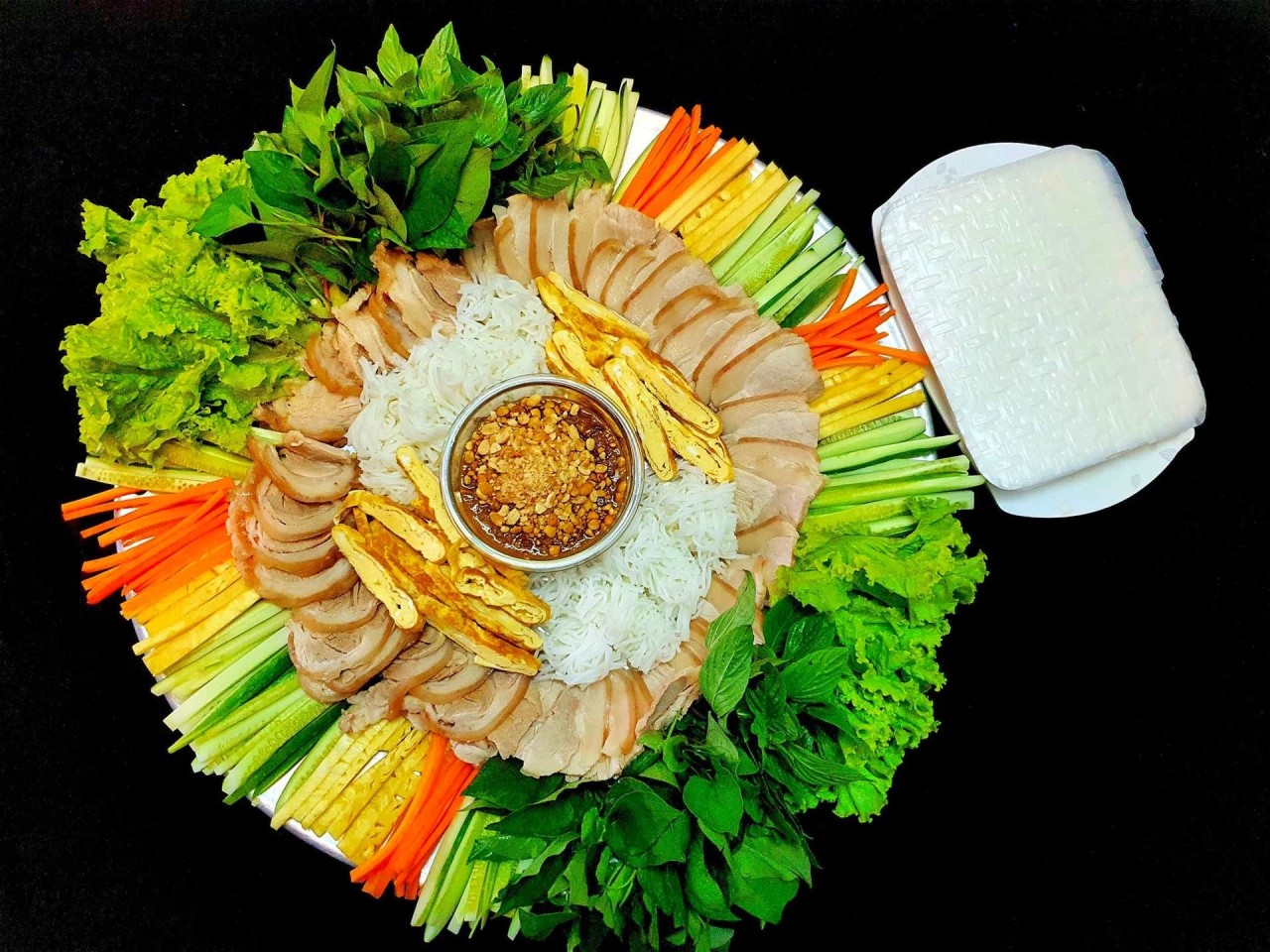 Ẩm thực Việt: Chả giò và gỏi cuốn lọt top 50 món ăn nhẹ hấp dẫn nhất thế giới