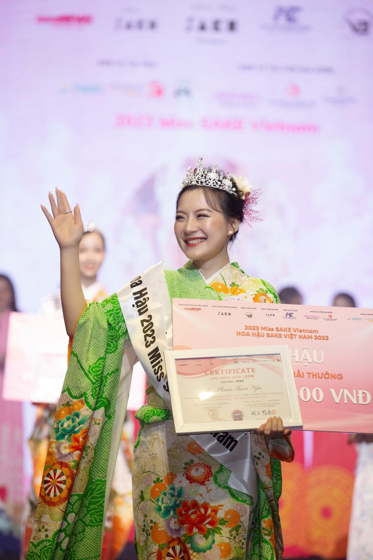 Miss Sake Vietnam gọi tên Phạm Thiên Nga