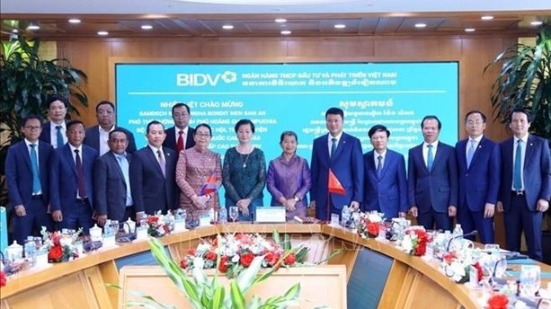 Cambodian Deputy Prime Minister visits headquarters of BIDV