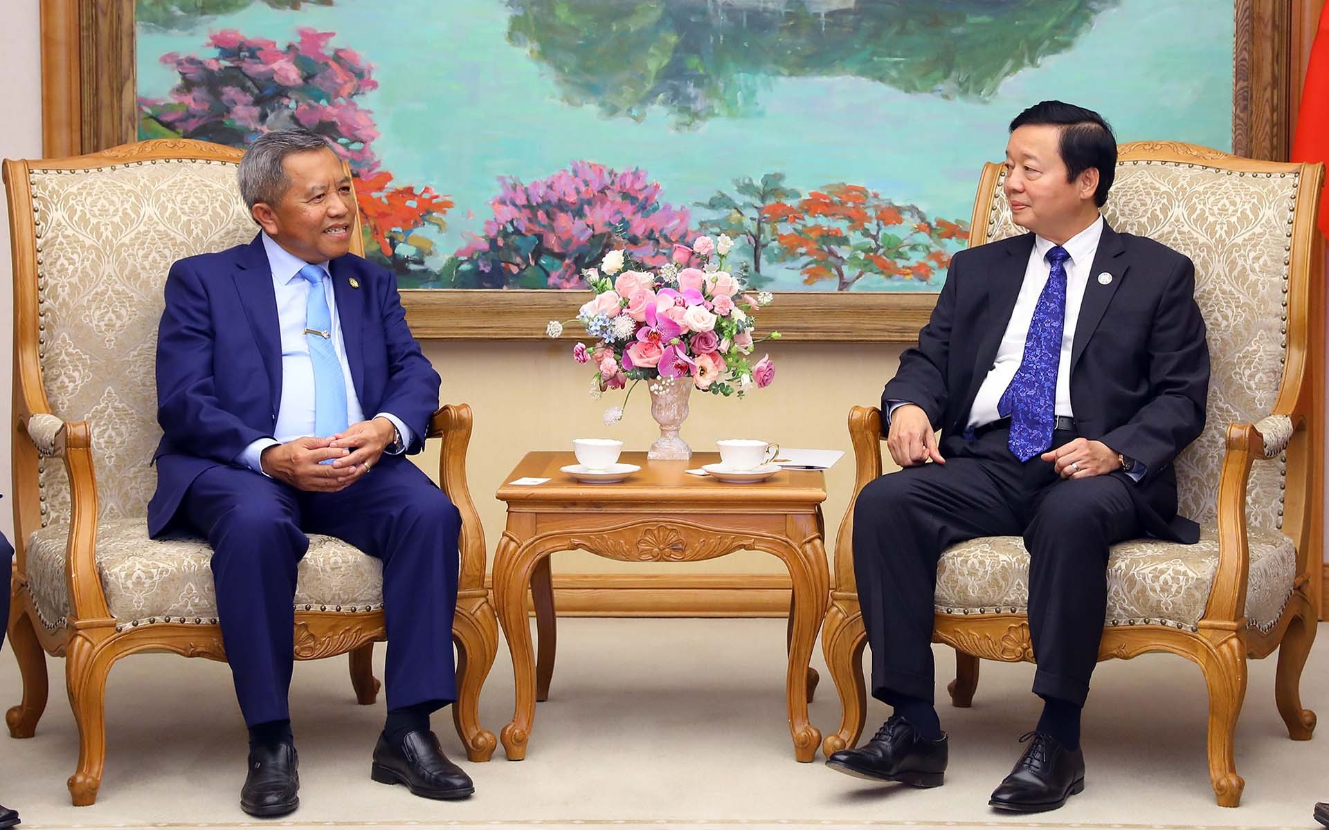 Phó Thủ tướng Trần Hồng Hà tiếp Bộ trưởng Bộ Công nghệ và Truyền thông Lào Boviengkham Vongdara. (Nguồn: VGP)