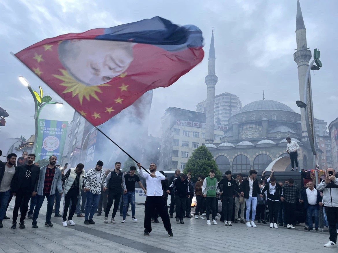 Người dân Thổ Nhĩ Kỳ ăn mừng chiến thắng của Tổng thống Erdogan