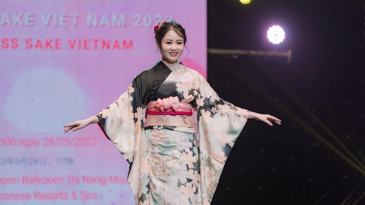 Cử nhân Học viện Báo chí và Tuyên truyền lên ngôi Á hậu 1 Miss Sake Vietnam