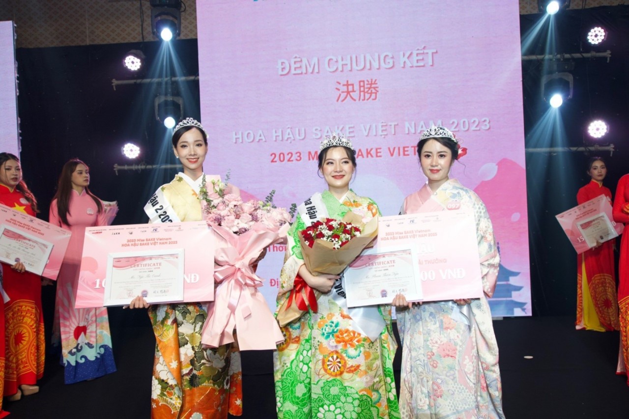 Cử nhân Học viện Báo chí và Tuyên truyền lên ngôi Á hậu 1 Miss Sake Vietnam