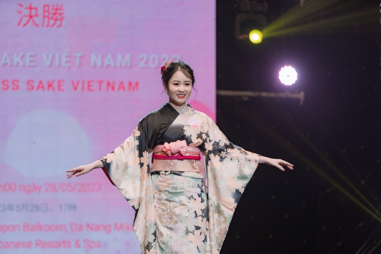 Cử nhân Học viện Báo chí và Tuyên truyền lên ngôi Á hậu 1 Miss Sake Vietnam