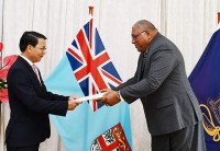 Đại sứ Nguyễn Văn Trung trình Thư ủy nhiệm lên Tổng thống Fiji