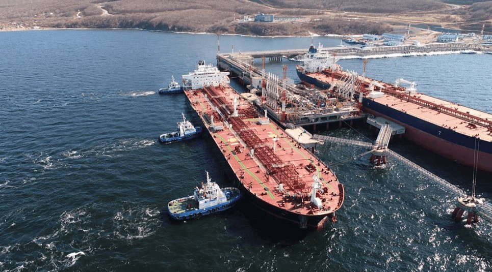 Xuất khẩu dầu mỏ qua đường biển của Nga giảm mạnh
