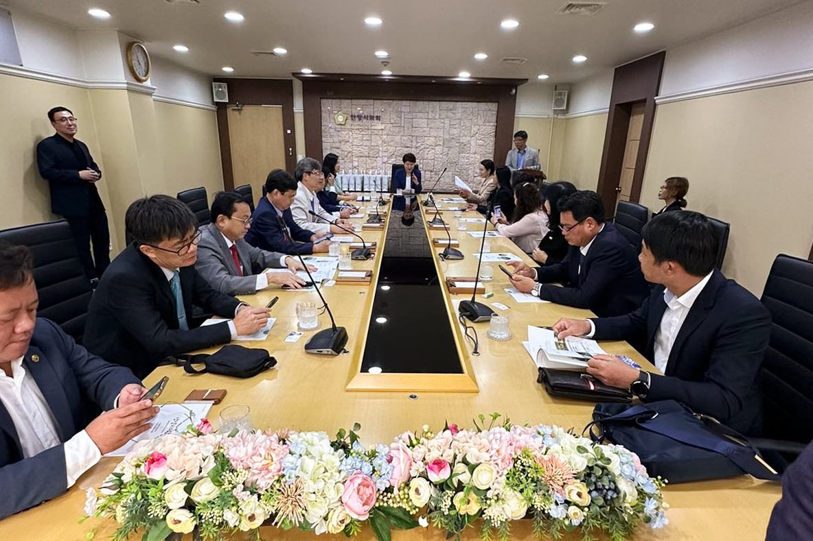 Đoàn các địa phương thăm, làm việc với bà Choi Byeol Il, Chủ tịch Hội đồng thành phố Anyang.