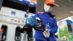 Giá xăng dầu hôm nay 1/6: Kinh tế Trung Quốc 'hụt hơi', giá dầu lao dốc; giá xăng trong nước có thể tăng 600-900 đồng/lít
