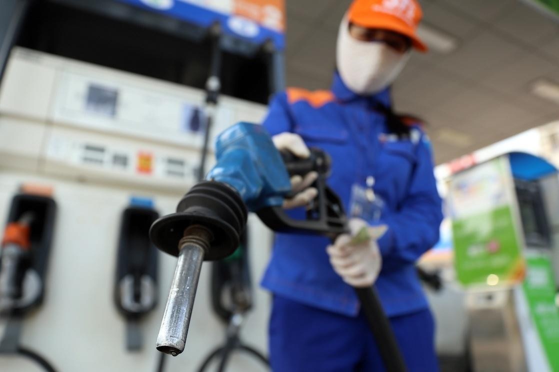 Giá xăng dầu hôm nay 1/6: Kinh tế Trung Quốc 'hụt hơi', giá dầu lao dốc; giá xăng trong nước có thể tăng 600-900 đồng/lít