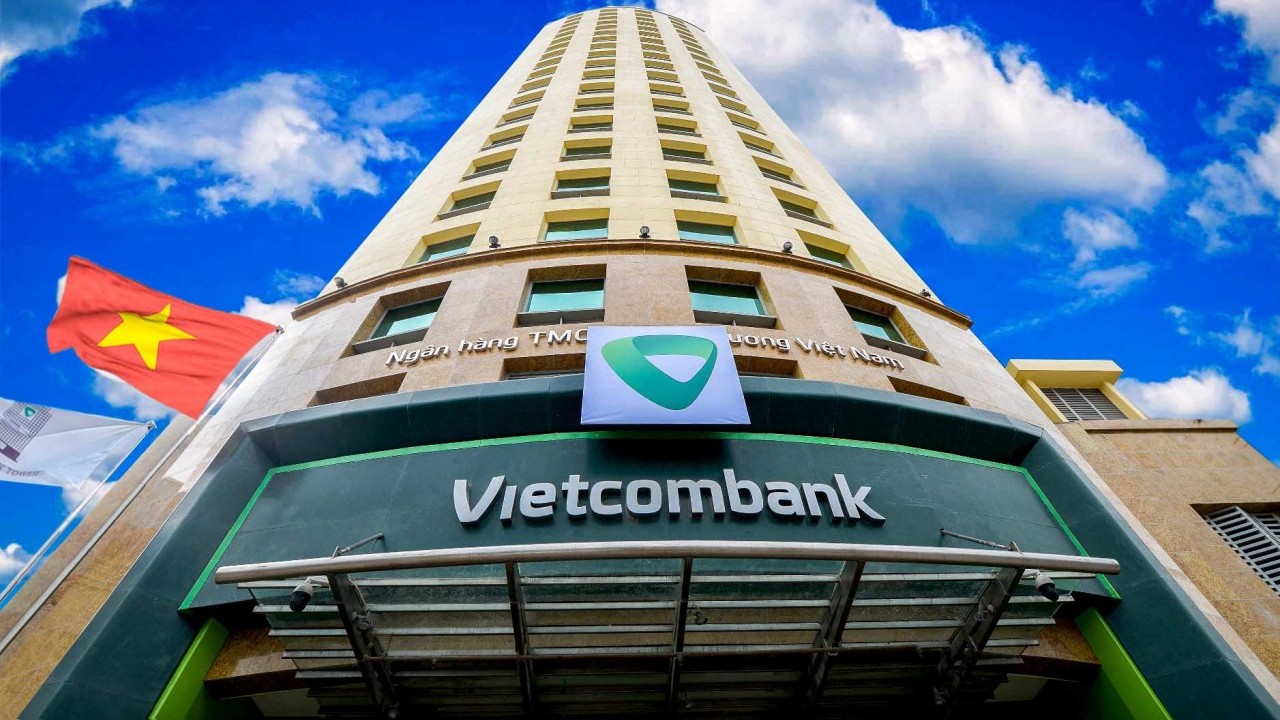 Vietcombank lần thứ 11 liên tiếp lọt vào Danh sách 50 công ty niêm yết tốt nhất năm 2023 của Forbes