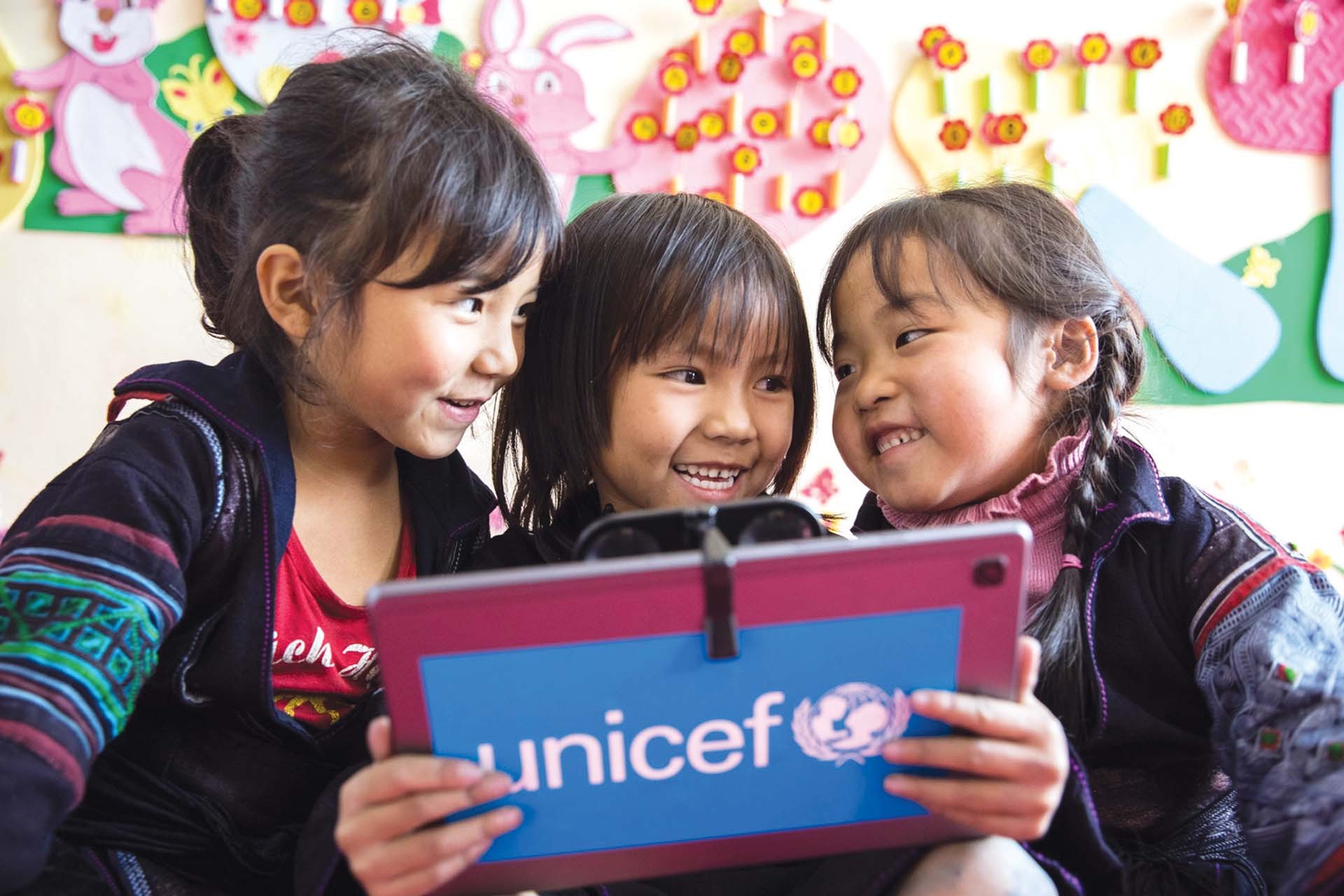 Đảng và Nhà nước luôn quan tâm công tác chăm sóc, giáo dục và bảo vệ trẻ em. (Nguồn: UNICEF)