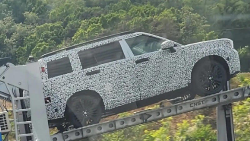 Hyundai Santa Fe 2023 chuyển sang phong cách vuông vắn giống Land Rover.
