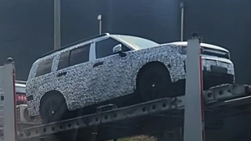Lộ diện hình ảnh Hyundai Santa Fe 2023 đang trên đường vận chuyển