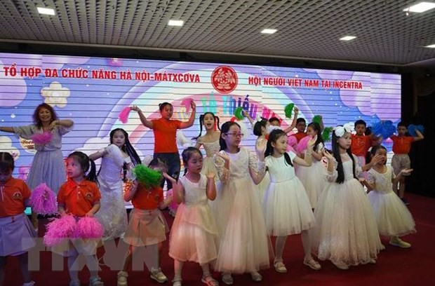 Tết Thiếu nhi của con em người Việt tại Nga Tết Thiếu nhi của con em người Việt tại Nga