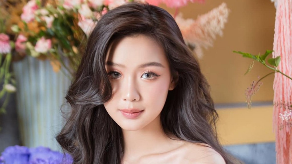 Hoa hậu Bảo Ngọc đẹp 'tựa sương mai'