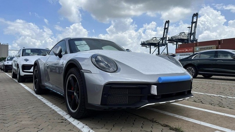 Cận cảnh siêu xe Porsche 911 Dakar đầu tiên ở Việt Nam
