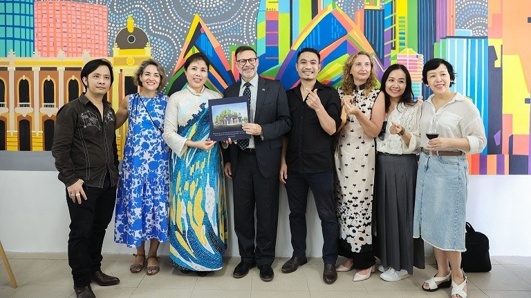 Độc đáo tranh tường 'Dấu ấn kiến trúc Việt Nam-Australia' kỷ niệm 50 năm quan hệ ngoại giao