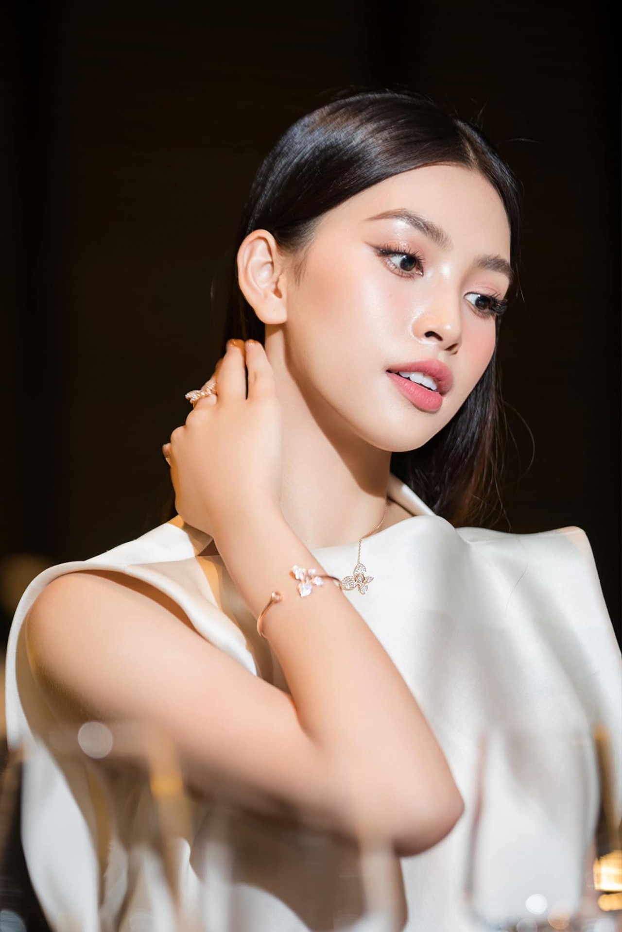 Hoa hậu Tiểu Vy và thời trang gợi cảm