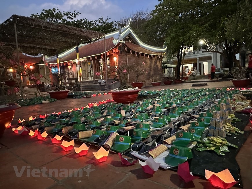 A prayer ceremony at Truong Sa Lon Pagoda for heroes, martyrs, and compatriots who sacrificed their lives on the waters of Truong Sa Archipelago. (Photo: Vietnam+)