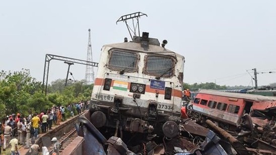 Sai sót đèn hiệu có thể là nguyên nhân gây ra tai nạn đường sắt thảm khốc ở Ấn Độ