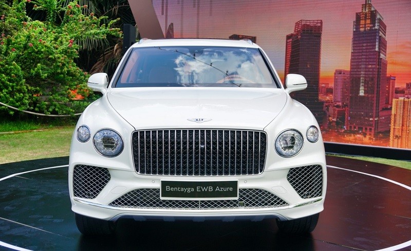 Cận cảnh xe siêu sang Bentley Bentayga EWB Azure 2023 tại Việt Nam, giá gần 21 tỷ đồng