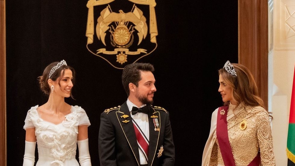 Những chiếc vương miện xa xỉ xuất hiện trong hôn lễ của Thái tử Jordan Hussein