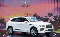 Cận cảnh xe Bentley Bentayga EWB Azure 2023 tại Việt Nam, giá gần 21 tỷ đồng
