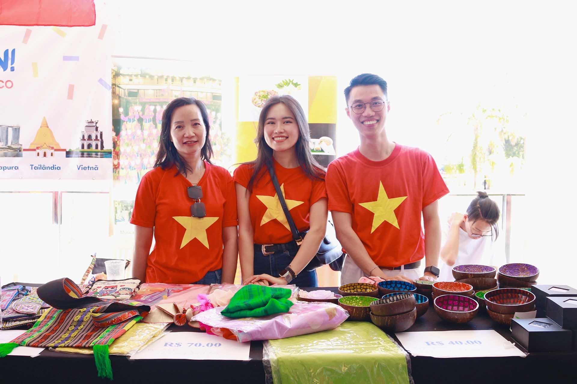 Đại sứ quán Việt Nam tại Brazil tham gia Hội chợ văn hóa và ẩm thực quốc tế 2023