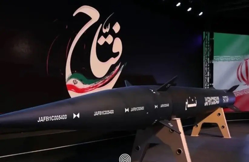 Iran 'khoe' tên lửa siêu thanh đầu tiên, các hệ thống phòng thủ tiên tiến của Mỹ-Israel không phải đối thủ. (Nguồn: Fars News)