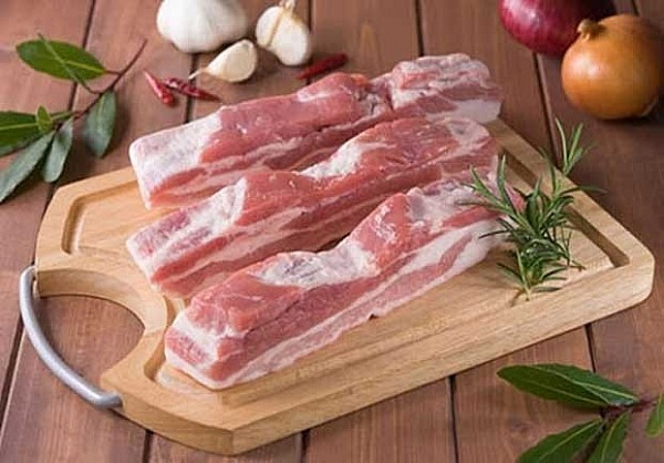 Giá heo hơi hôm nay 8/1: Giá heo hơi miền Bắc cao nhất cả nước, Trung Quốc giảm nhập khẩu