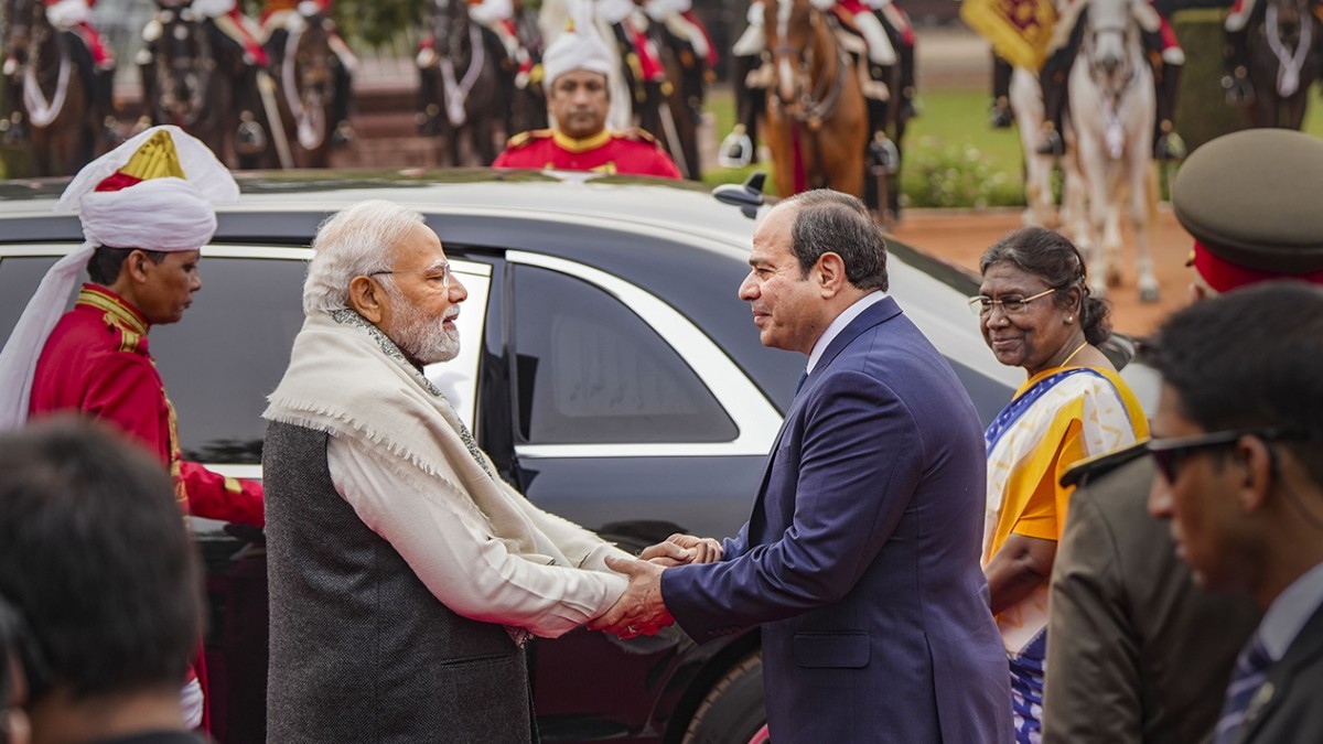 Thủ tướng Ấn Độ Narendra Modi đón Tổng thống Ai Cập Abdel Fattah El-Sisi trong chuyến thăm New Delhi vào tháng 1/2023. (Nguồn: PTI)