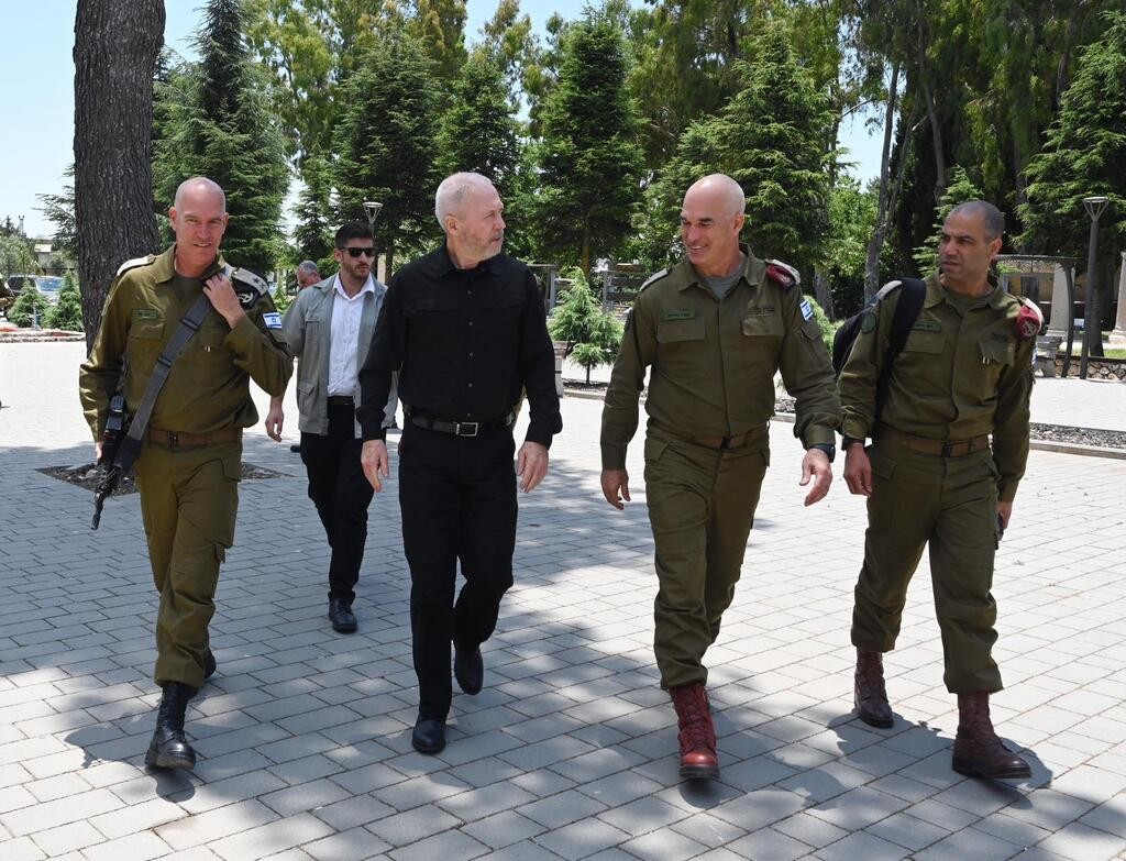 (06.07) Bộ trưởng Quốc phòng Yoav Gallant trong chuyến thăm Bộ chỉ huy khu vực phia Bắc của Lực lượng Phòng vệ Israel ngày 6/6. (Nguồn: Bộ Quốc phòng Israel)