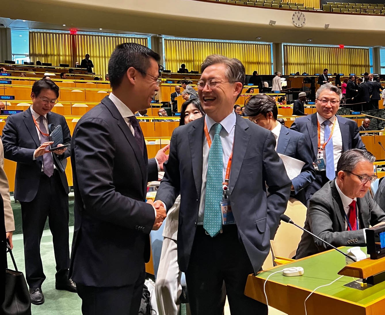Đại sứ Đặng Hoàng Giang chúc mừng Hàn Quốc trúng cử Ủy viên không thường trực HĐBA LHQ nhiệm kỳ 2024-2025.