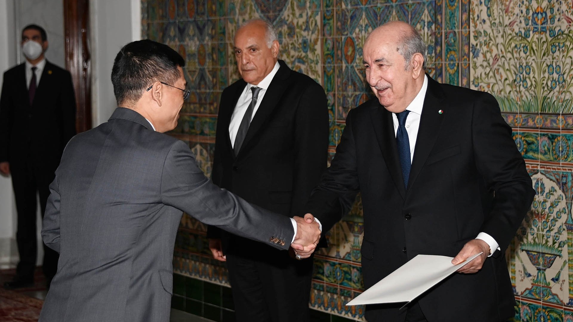 Đại sứ Trần Quốc Khánh trình Thư ủy nhiệm lên Tổng thống Algeria Abdelmadjid Tebboune