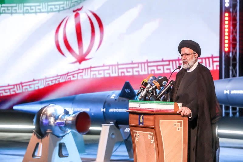 Tổng thống Iran Ebrahim Raisi phát biểu trong lễ ra mắt tên lửa đạn đạo mới tại Tehran, Iran ngày 6/6/2023