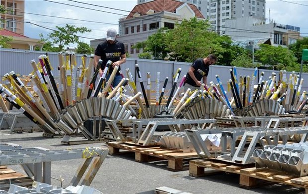 French, Canadian teams preparing for firework performance on June 10 | Festival | Vietnam+ (VietnamPlus)