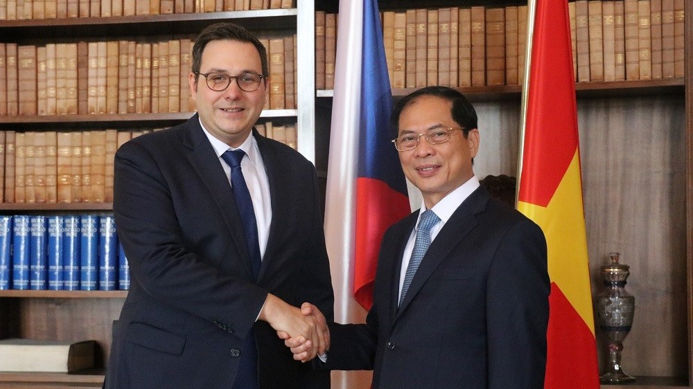 Bộ trưởng Ngoại giao Bùi Thanh Sơn thăm chính thức Cộng hòa Czech