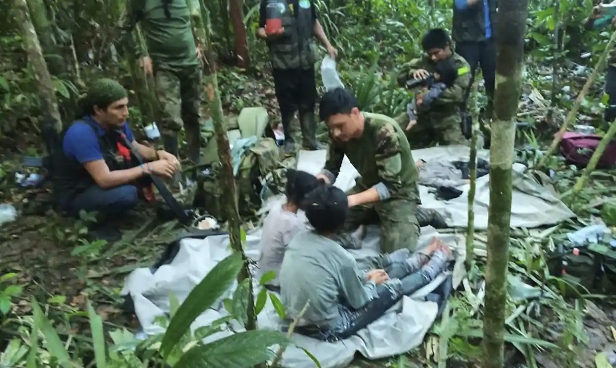 Bốn em nhỏ sống sót thần kỳ sau vụ máy bay rơi ở Colombia