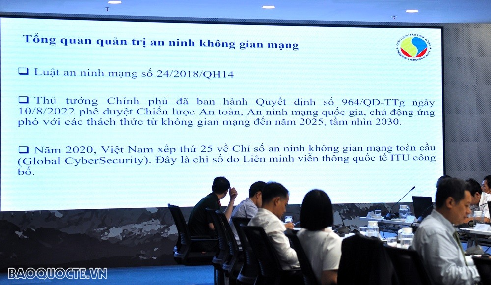 (06.10) Nội dung Hồi thảo đã đề cập đến nhu cầu cấp bách của vấn đề an ninh mạng và nỗ lực của Chính phủ Việt Nam trong tăng cường năng lực trên không gian mạng thông qua nâng cao cơ sở hạ tầng quốc gia và phối hợp với các quốc gia, đặc biệt là trong khu 