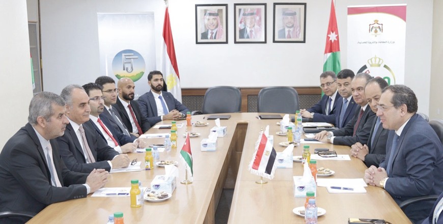 Bộ trưởng Năng lượng Jordan Saleh Kharabsheh và người đồng cấp Ai Cập Tarek El-Molla trong cuộc họp ngày 10/6 ở Amman. (Nguồn: Jordan Times)