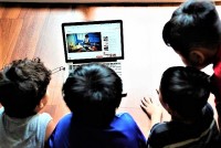 Bảo vệ trẻ em trước ‘cạm bẫy’ trên Internet: Thực tiễn một số quốc gia